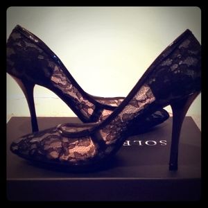 Lacy Black pumps